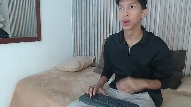 Snapshot of SmoothAlpha_ chatting on January 8, 2026, 2:12 pm SmoothAlpha online show from January 8, 2026, 2:12 pm