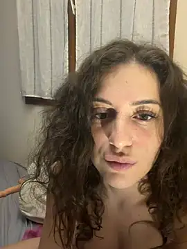 Snapshot of CoquineCharmeuse chatting on March 25, 2026, 2:33 am CoquineCharmeuse online show from March 25, 2026, 2:33 am