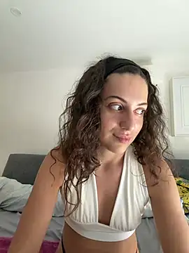 CoquineCharmeuse online show from June 9, 2026, 1:23 pm