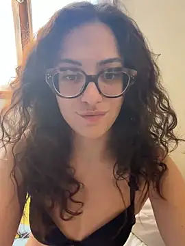 Snapshot of CoquineCharmeuse chatting on April 2, 2026, 1:29 pm CoquineCharmeuse online show from April 2, 2026, 1:29 pm