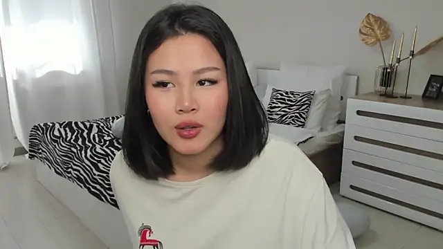 Brunette Charm online show from March 7, 2026, 11:16 am