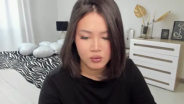 Brunette Charm online show from March 8, 2026, 11:24 am