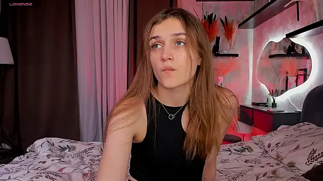 MarinaPoppenhagen online show from January 14, 2026, 6:33 pm