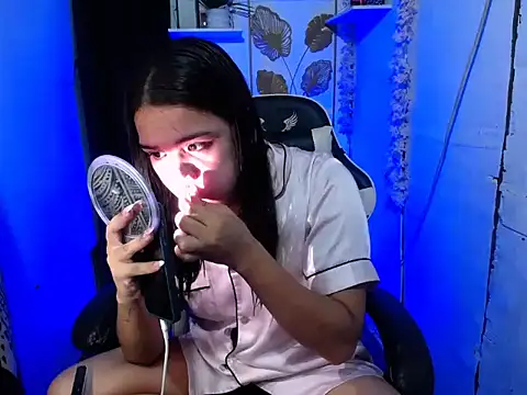 stripyapril online show from April 28, 2026, 1:04 pm