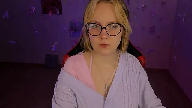 Snapshot of madeline_doll chatting on February 20, 2026, 7:10 am madeline doll online show from February 20, 2026, 7:10 am