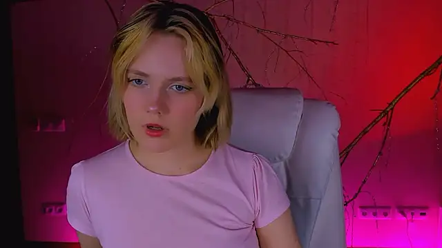 Snapshot of madeline_doll chatting on February 22, 2026, 11:34 am madeline doll online show from February 22, 2026, 11:34 am