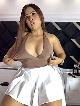 Lunara Vall online show from March 3, 2026, 4:08 am