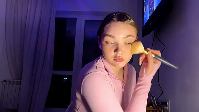 Ginnyinjeans online show from December 17, 2025, 5:40 pm