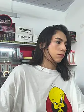 Snapshot of lunaluxury22 chatting on March 31, 2026, 1:24 pm lunaluxury22 online show from March 31, 2026, 1:24 pm