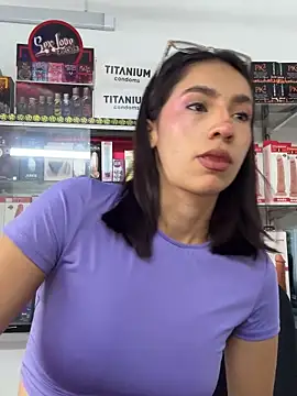 Snapshot of lunaluxury22 chatting on March 6, 2026, 1:39 pm lunaluxury22 online show from March 6, 2026, 1:39 pm