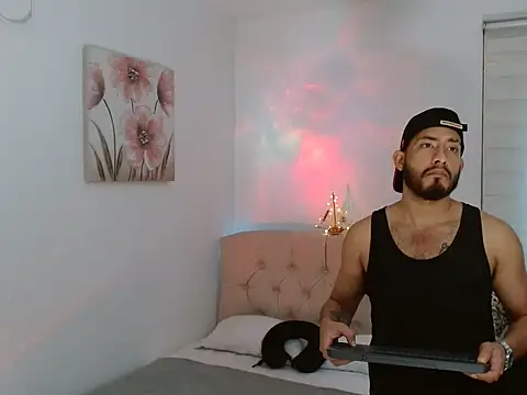 BOYSXL24 online show from January 12, 2026, 12:23 pm