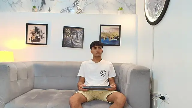 Snapshot of DIAMOND_BLACKS chatting on February 1, 2026, 7:17 am DIAMOND BLACKS online show from February 1, 2026, 7:17 am