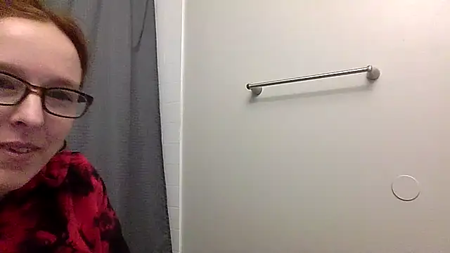 Snapshot of redremmi chatting on March 1, 2026, 3:56 pm redremmi online show from March 1, 2026, 3:56 pm