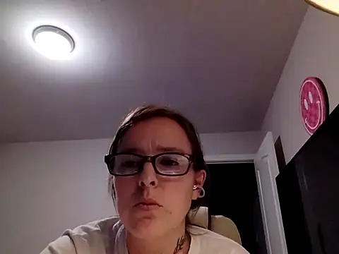 Snapshot of redremmi chatting on February 1, 2026, 11:03 pm redremmi online show from February 1, 2026, 11:03 pm