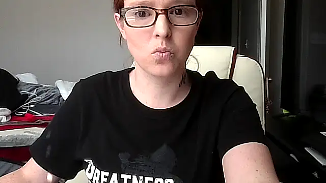 Snapshot of redremmi chatting on February 26, 2026, 6:41 pm redremmi online show from February 26, 2026, 6:41 pm