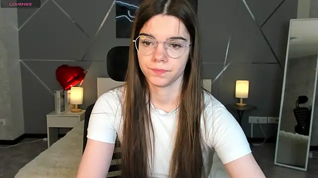 miss  evelyne online show from February 10, 2026, 1:04 am