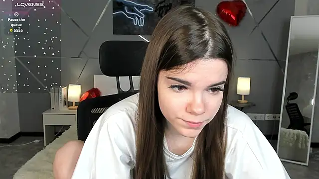 miss  evelyne online show from February 23, 2026, 1:07 am