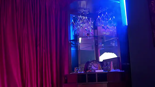 AstridVex online show from April 10, 2026, 9:55 pm