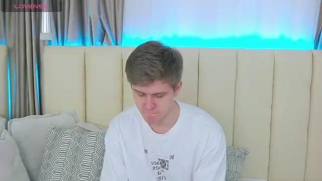 Snapshot of NickJohnas chatting on January 15, 2026, 5:00 am NickJohnas online show from January 15, 2026, 5:00 am