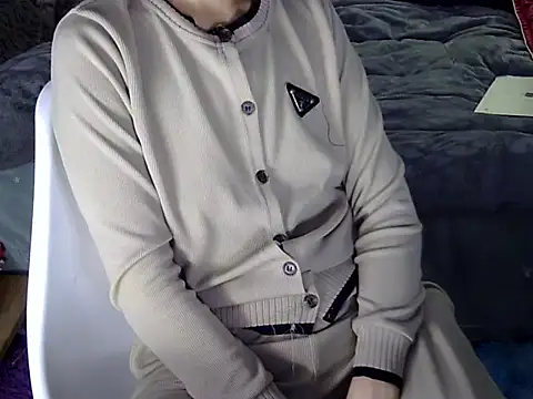 Snapshot of Chichi_86 chatting on February 7, 2026, 4:37 pm Chichi 86 online show from February 7, 2026, 4:37 pm