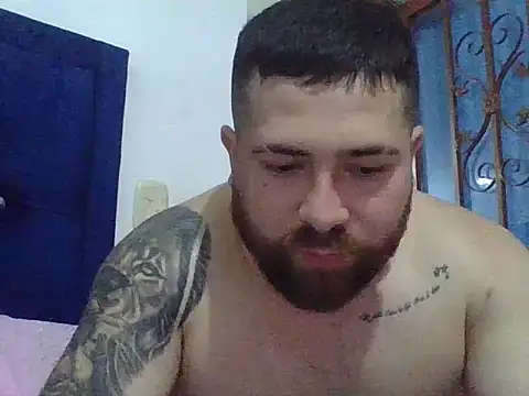 hammerwhite01 online show from January 8, 2026, 2:45 pm