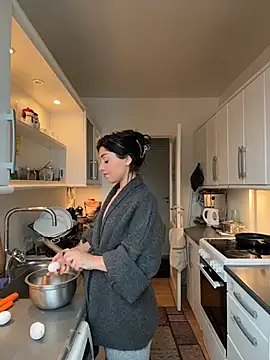 SilkyMira online show from February 5, 2026, 12:01 pm