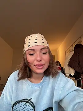 SilkyMira online show from January 18, 2026, 2:53 pm