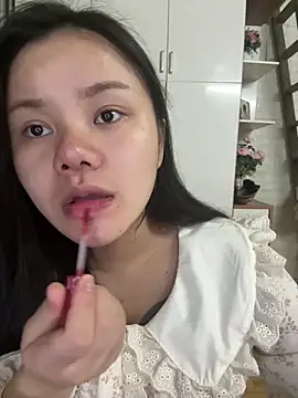 leo-kitty online show from April 9, 2026, 1:39 pm