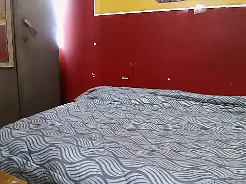 Snapshot of Lovelycouple25 chatting on February 21, 2026, 6:59 am Lovelycouple25 online show from February 21, 2026, 6:59 am