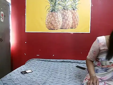 Snapshot of Lovelycouple25 chatting on February 18, 2026, 6:11 am Lovelycouple25 online show from February 18, 2026, 6:11 am