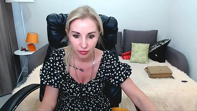 Snapshot of Hanna--Sweet chatting on May 24, 2026, 12:05 pm Hanna--Sweet online show from May 24, 2026, 12:05 pm