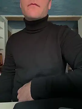 Manu1983el01 online show from December 17, 2025, 1:38 pm