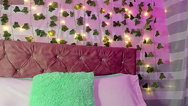 Snapshot of Ayla-marttinez chatting on April 15, 2026, 2:28 am Ayla-marttinez online show from April 15, 2026, 2:28 am