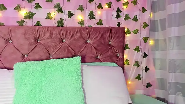 Snapshot of Ayla-marttinez chatting on March 8, 2026, 1:11 am Ayla-marttinez online show from March 8, 2026, 1:11 am