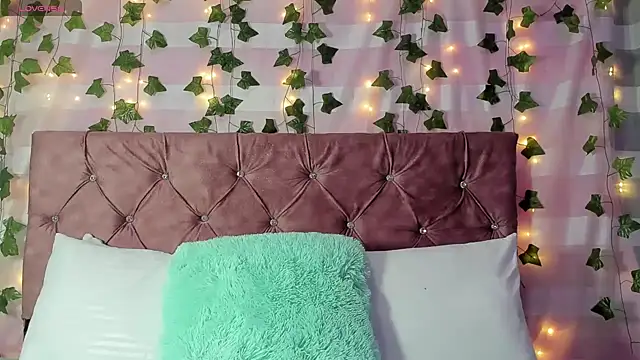 Snapshot of Ayla-marttinez chatting on April 8, 2026, 12:45 am Ayla-marttinez online show from April 8, 2026, 12:45 am