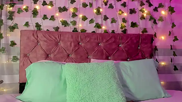 Snapshot of Ayla-marttinez chatting on April 16, 2026, 12:33 am Ayla-marttinez online show from April 16, 2026, 12:33 am