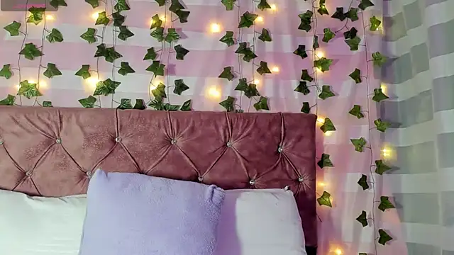 Snapshot of Ayla-marttinez chatting on March 31, 2026, 1:40 am Ayla-marttinez online show from March 31, 2026, 1:40 am