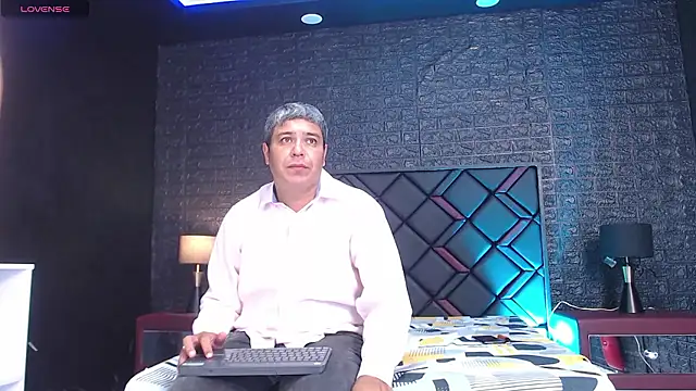 DanteYCeleste online show from January 13, 2026, 5:50 pm