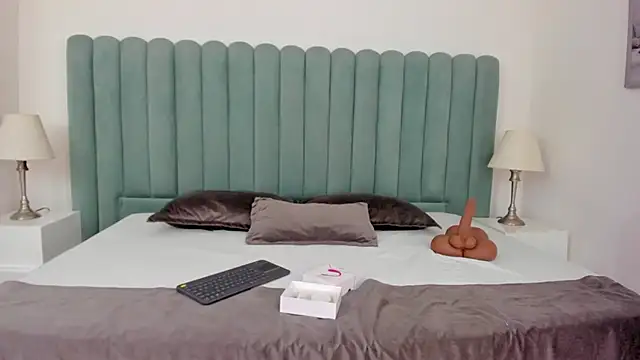 Scarlett  Noir online show from April 13, 2026, 7:51 pm