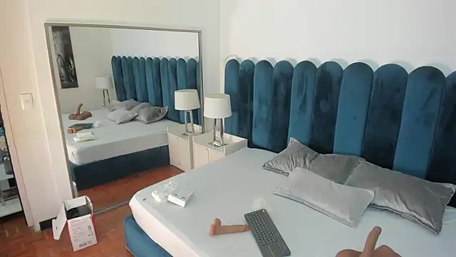 Scarlett  Noir online show from April 14, 2026, 6:57 pm