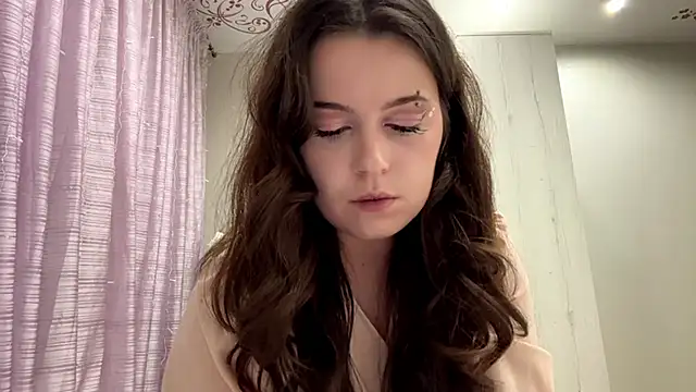 Snapshot of Freya_land chatting on January 8, 2026, 3:18 pm Freya land online show from January 8, 2026, 3:18 pm