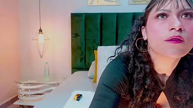 Snapshot of XenaRevelo chatting on February 6, 2026, 1:01 am XenaRevelo online show from February 6, 2026, 1:01 am