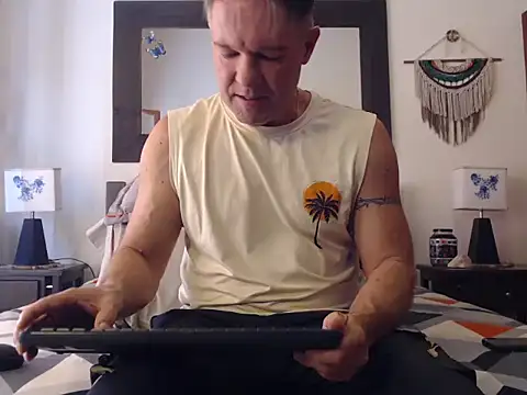 Snapshot of TommyLopez chatting on February 3, 2026, 4:01 pm TommyLopez online show from February 3, 2026, 4:01 pm