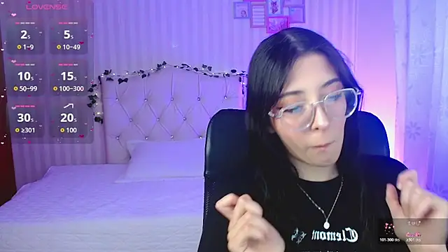 Snapshot of emmalove_doll chatting on February 24, 2026, 1:28 am emmalove doll online show from February 24, 2026, 1:28 am