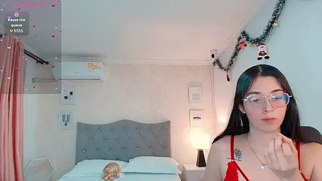 Snapshot of emmalove_doll chatting on February 11, 2026, 11:10 am emmalove doll online show from February 11, 2026, 11:10 am