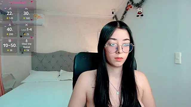 Snapshot of emmalove_doll chatting on January 10, 2026, 1:06 pm emmalove doll online show from January 10, 2026, 1:06 pm