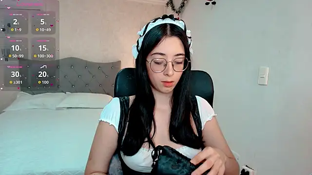 Snapshot of emmalove_doll chatting on January 8, 2026, 1:28 pm emmalove doll online show from January 8, 2026, 1:28 pm