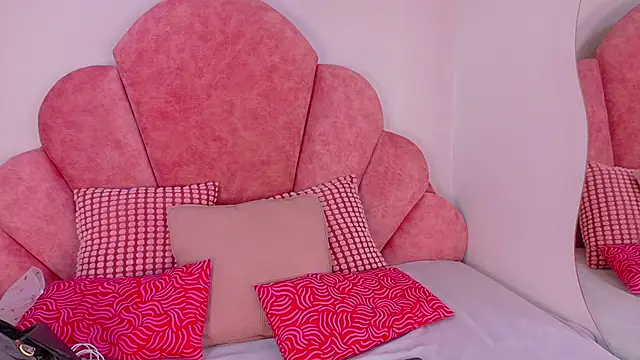 Miia Anderson online show from February 13, 2026, 7:58 pm