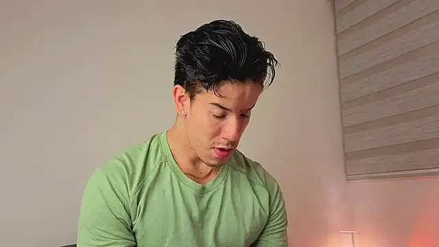 maxxcooper1 online show from January 15, 2026, 4:05 am