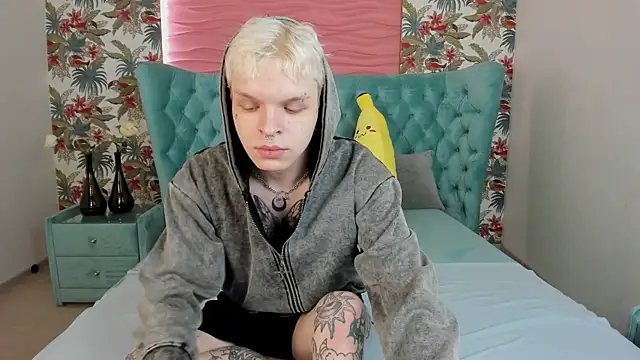 Snapshot of MillerBills chatting on December 21, 2025, 1:13 pm MillerBills online show from December 21, 2025, 1:13 pm